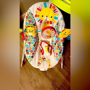 Bouncy infant seat